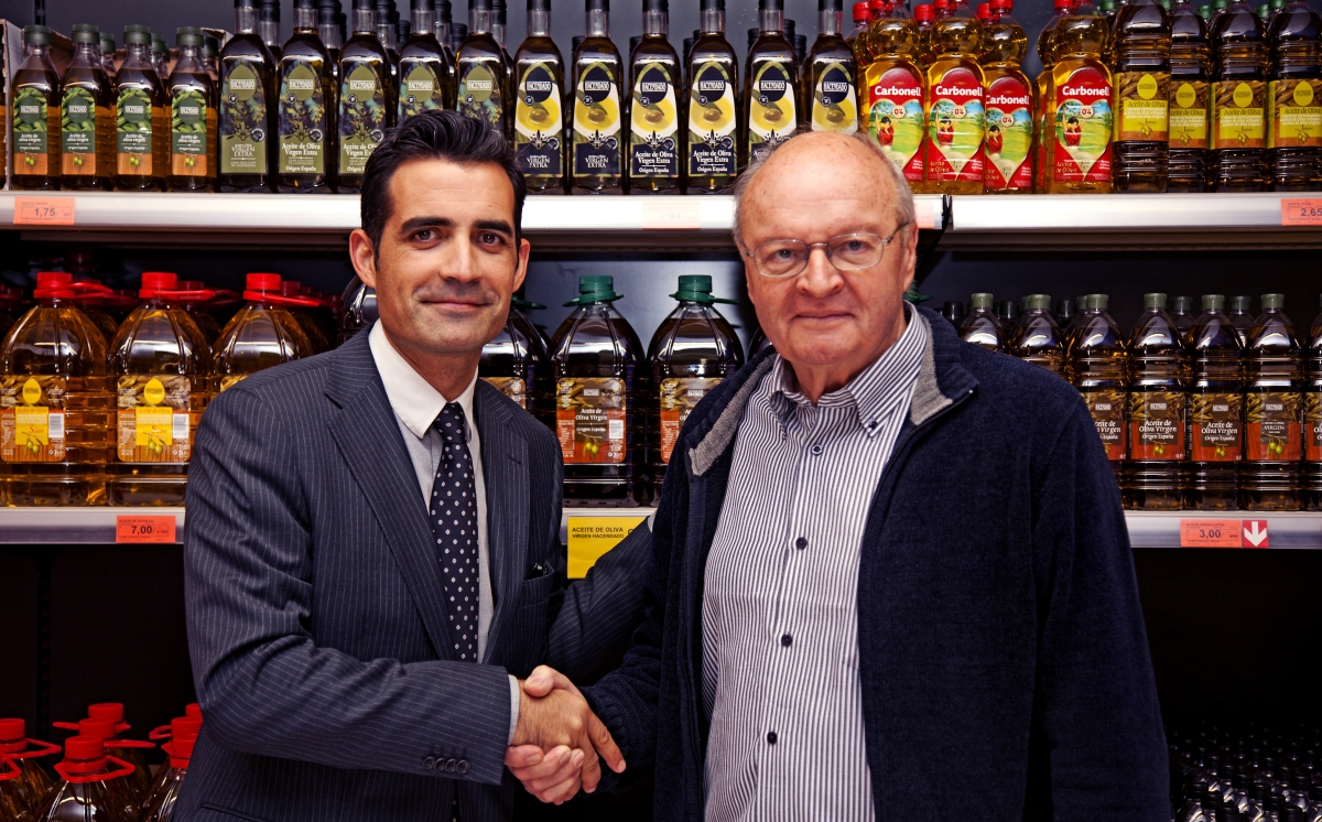 Luis Consuegra (Director Provincial de Relaciones Externas Mercadona)  y Juan Vicente  Peral (Director Banco de Alimentos de Alicante)